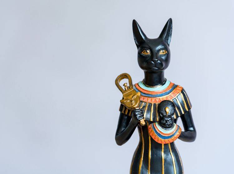 Die ägyptische Göttin Bastet wurde als Frau mit Katzenkopf dargestellt – Shutterstock / aSuruwataRi